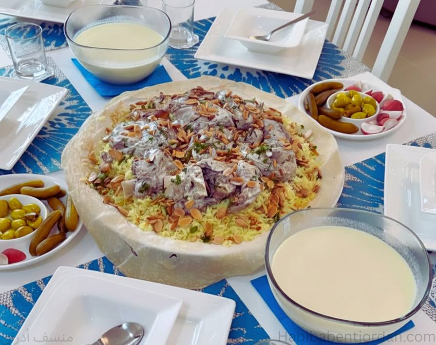 طبق المنسف الأردني التقليدي